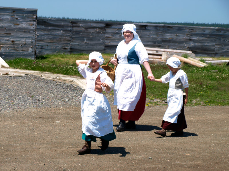 guides-in-costum-Fortress-Louisbourg-Nova-Scotia