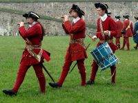 soldiers-making-music-King's-Bastian-Fortress-Louisbourg