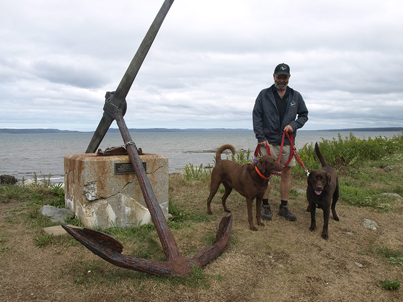 Gary-and-dogs-by-the-anchor-Gilberts-Cove-Lighthouse