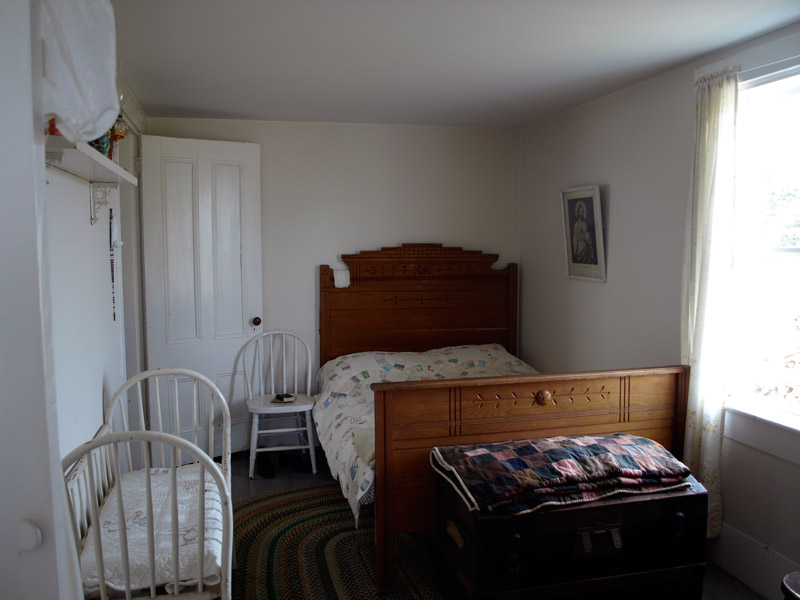 bedroom-Duon-House-Historic-Acadian-Village-Pubnico-NS