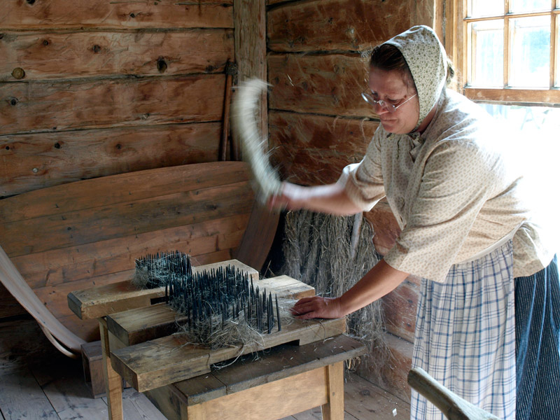 -making-yarn--theCyr-Farm